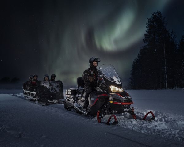 Aurora hunting by snoemobile sledge by Ruka Safaris
