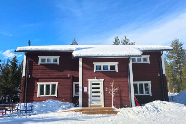 Iisakki Guest House in winter